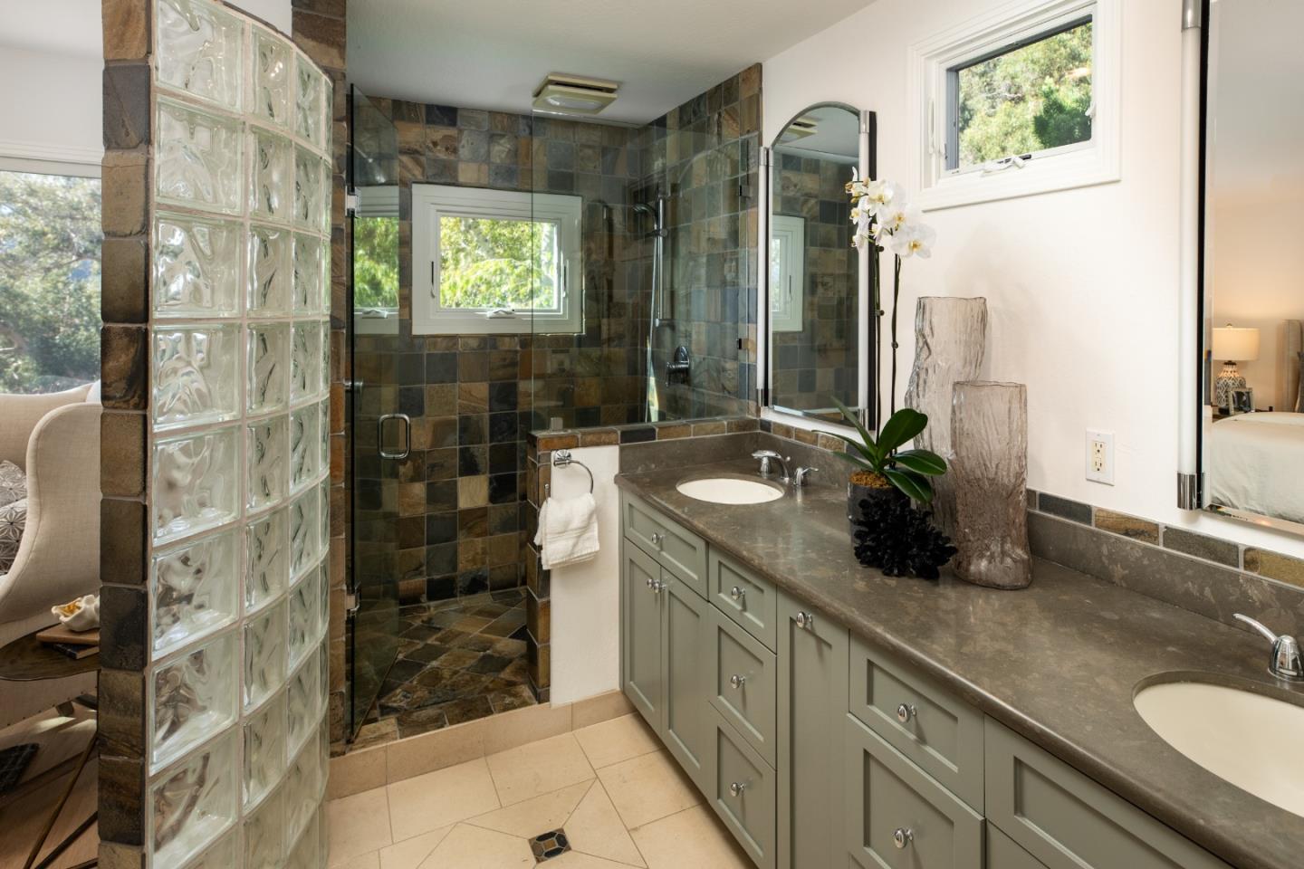 Detail Gallery Image 24 of 52 For 151 Highland Ave, San Carlos,  CA 94070 - 4 Beds | 3/1 Baths