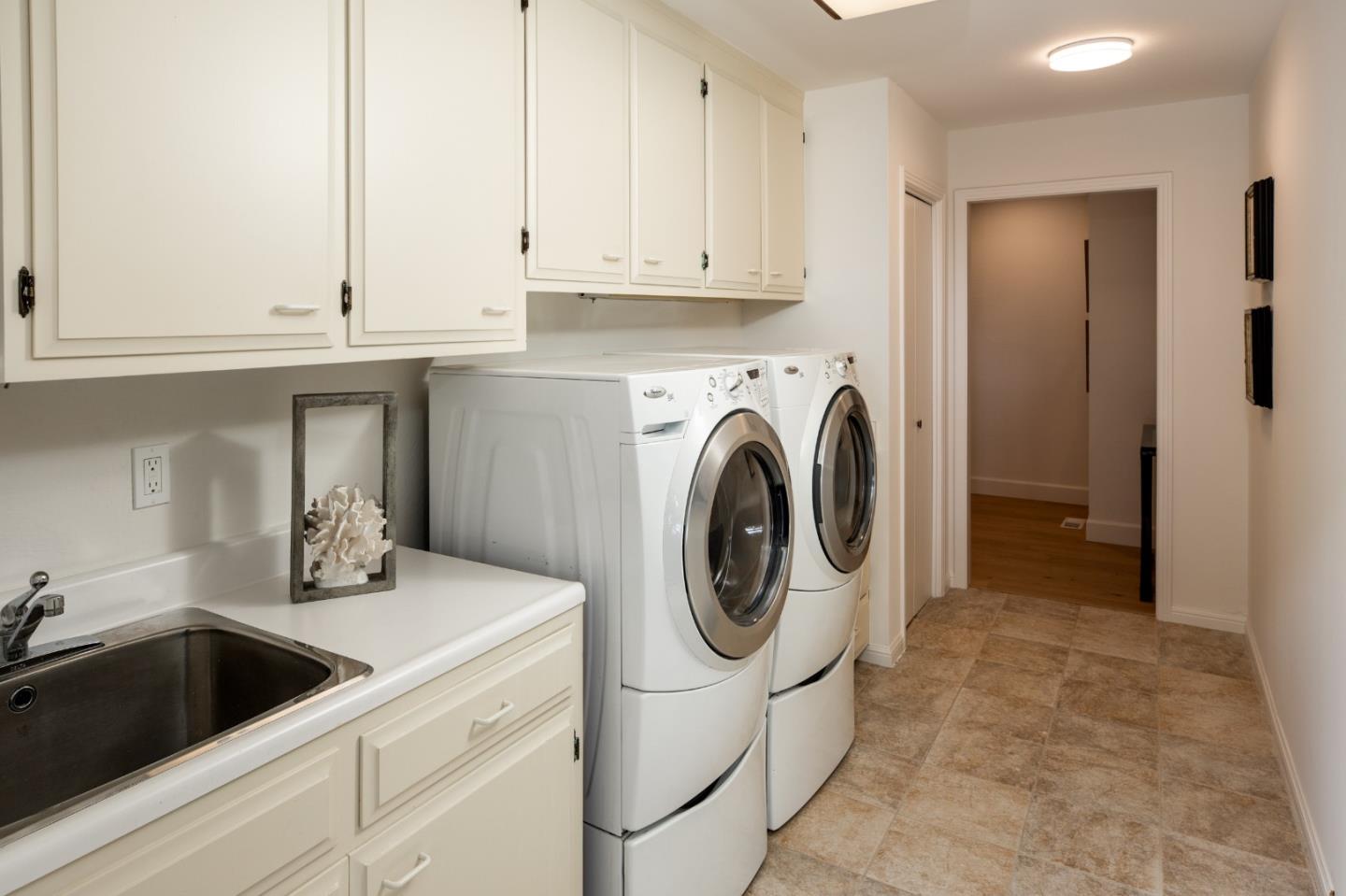 Detail Gallery Image 33 of 52 For 151 Highland Ave, San Carlos,  CA 94070 - 4 Beds | 3/1 Baths