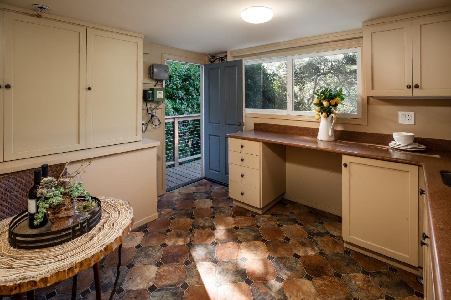 Detail Gallery Image 34 of 52 For 151 Highland Ave, San Carlos,  CA 94070 - 4 Beds | 3/1 Baths
