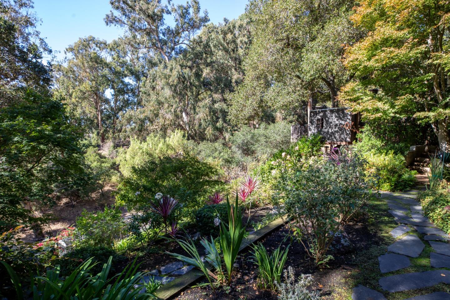 Detail Gallery Image 42 of 52 For 151 Highland Ave, San Carlos,  CA 94070 - 4 Beds | 3/1 Baths