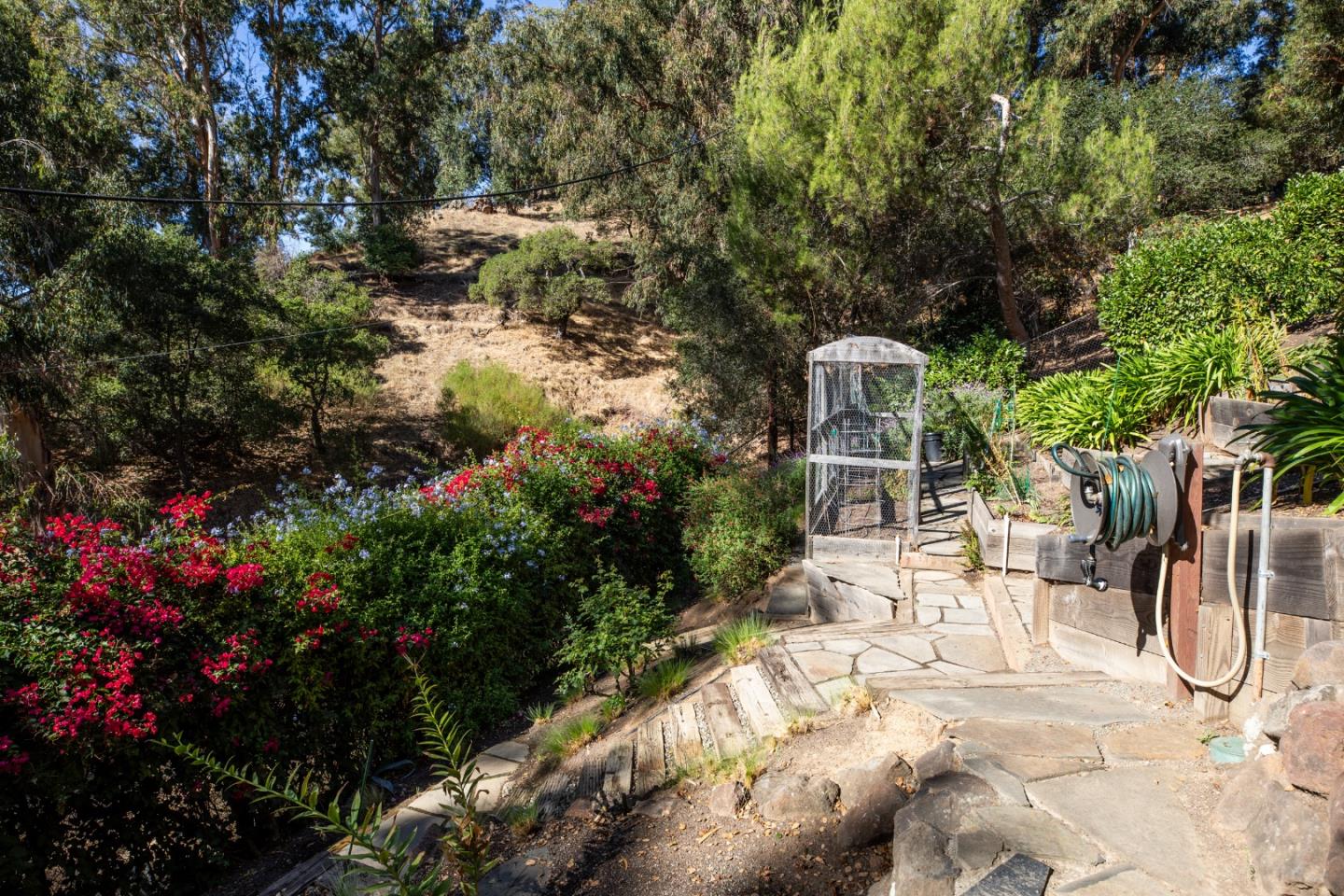 Detail Gallery Image 45 of 52 For 151 Highland Ave, San Carlos,  CA 94070 - 4 Beds | 3/1 Baths