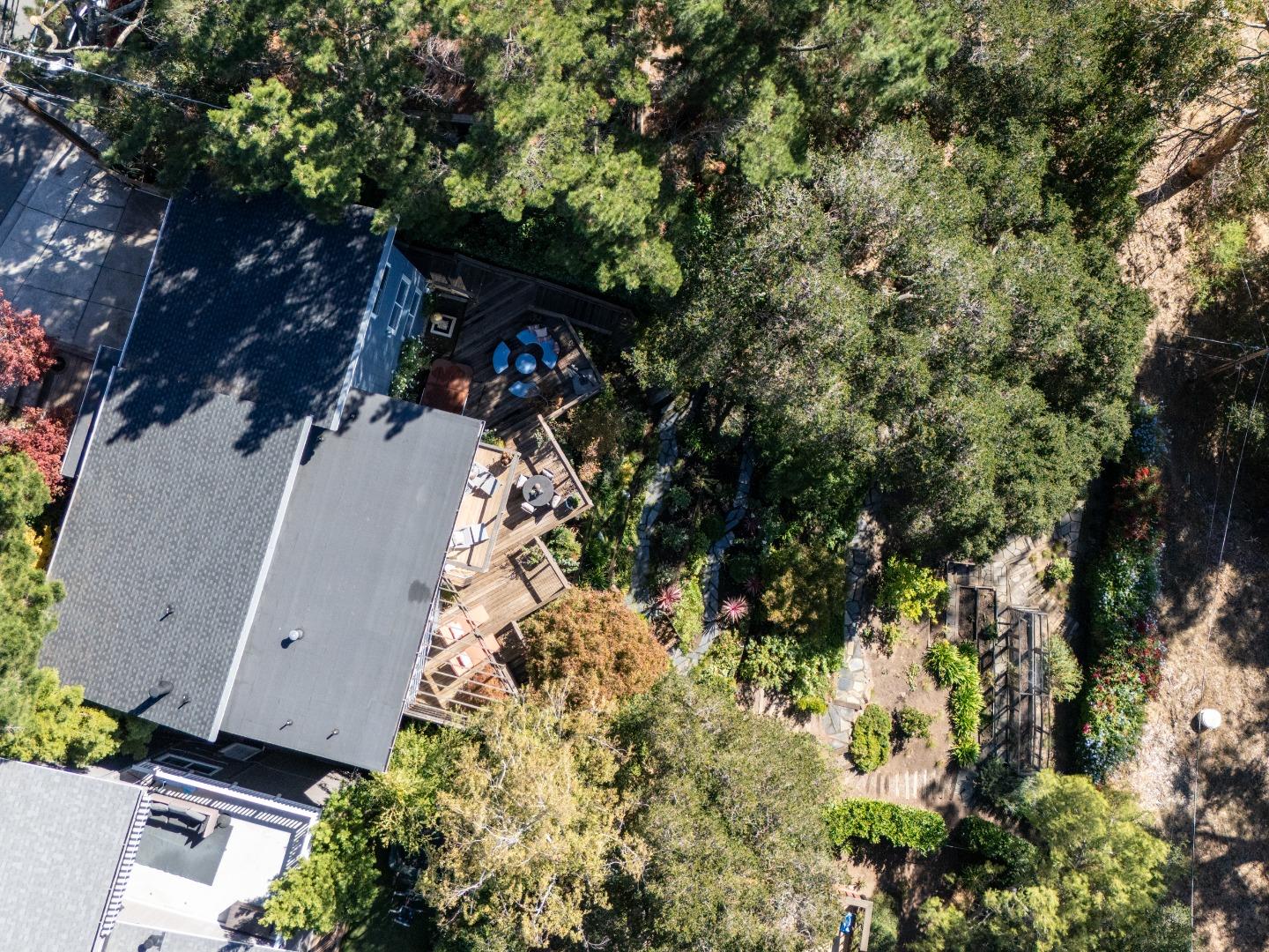 Detail Gallery Image 47 of 52 For 151 Highland Ave, San Carlos,  CA 94070 - 4 Beds | 3/1 Baths