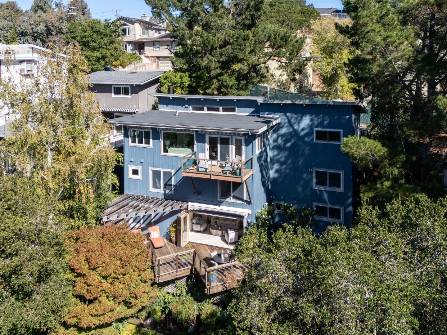 Detail Gallery Image 48 of 52 For 151 Highland Ave, San Carlos,  CA 94070 - 4 Beds | 3/1 Baths