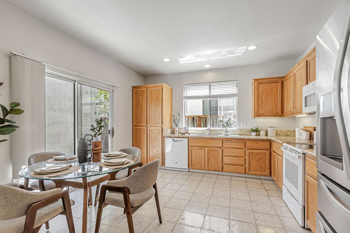 Detail Gallery Image 10 of 54 For 2213 Wigeon Ct, San Leandro,  CA 94579 - 3 Beds | 2/1 Baths