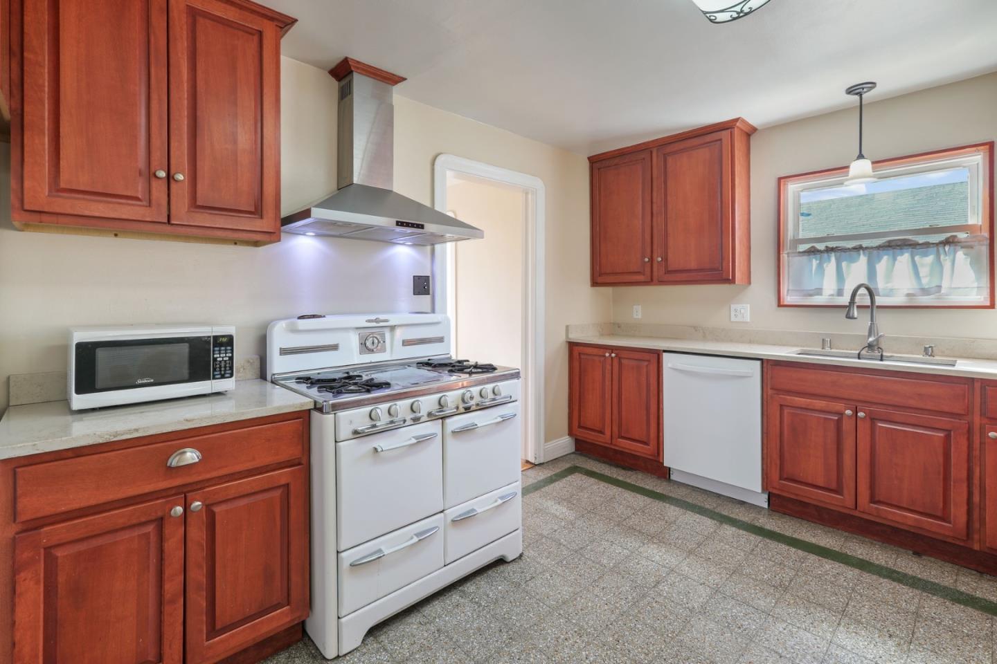 Detail Gallery Image 7 of 36 For 517 Dolores Ave, San Leandro,  CA 94577 - 3 Beds | 1 Baths