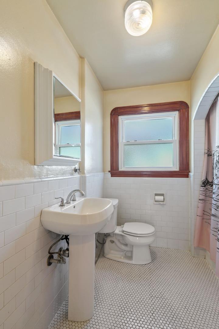 Detail Gallery Image 9 of 36 For 517 Dolores Ave, San Leandro,  CA 94577 - 3 Beds | 1 Baths