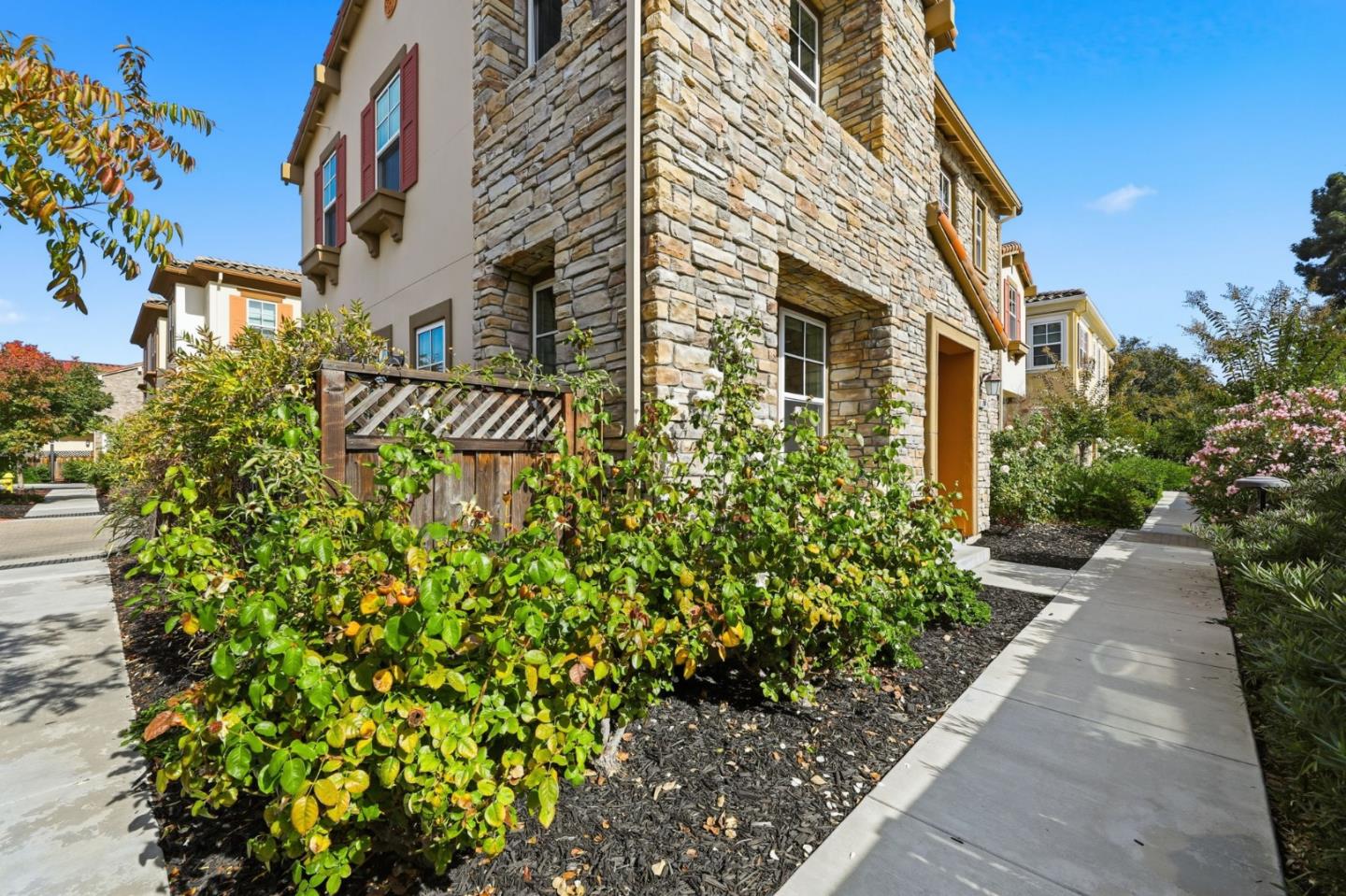 Detail Gallery Image 4 of 52 For 364 Market St, Los Gatos,  CA 95032 - 4 Beds | 2/1 Baths