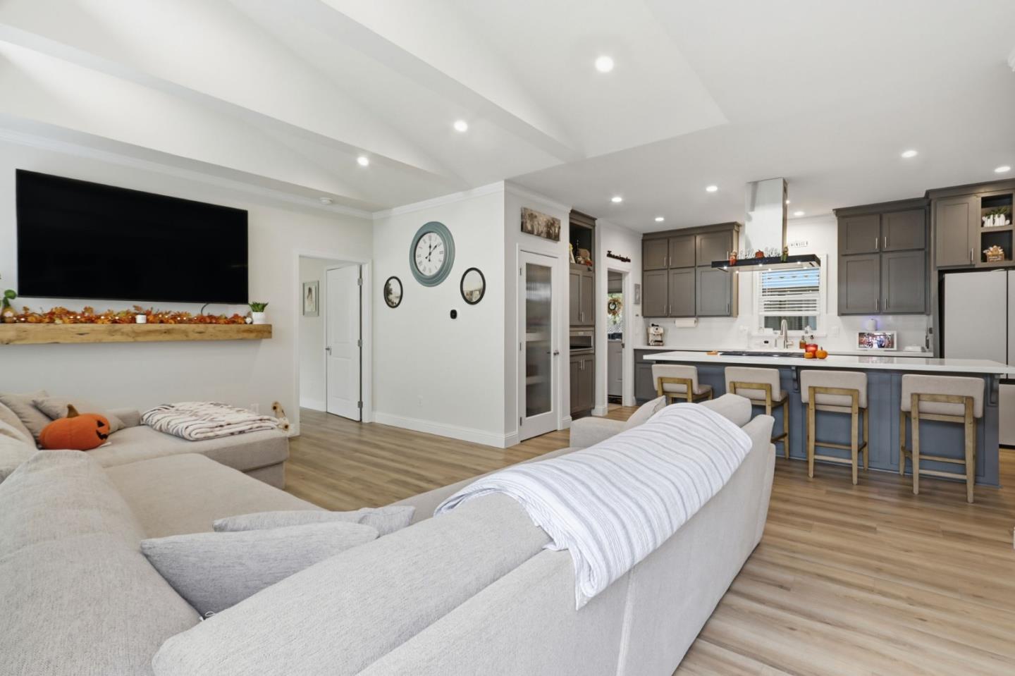 Detail Gallery Image 6 of 35 For 510 Saddlebrook #27,  San Jose,  CA 95136 - 4 Beds | 3 Baths