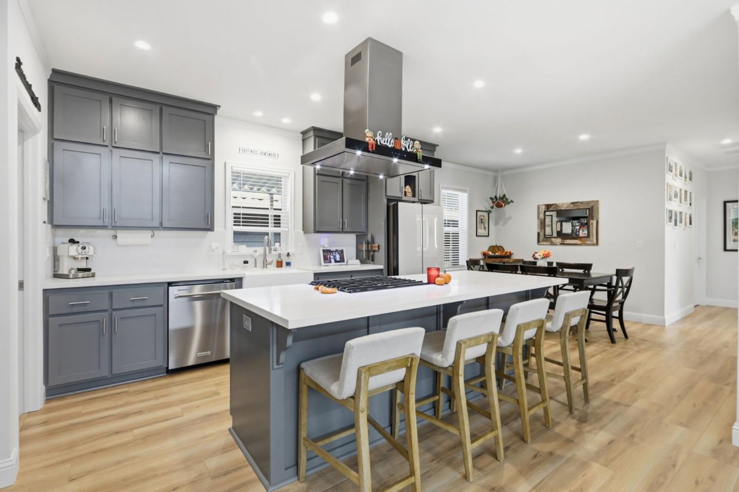 Detail Gallery Image 8 of 35 For 510 Saddlebrook #27,  San Jose,  CA 95136 - 4 Beds | 3 Baths