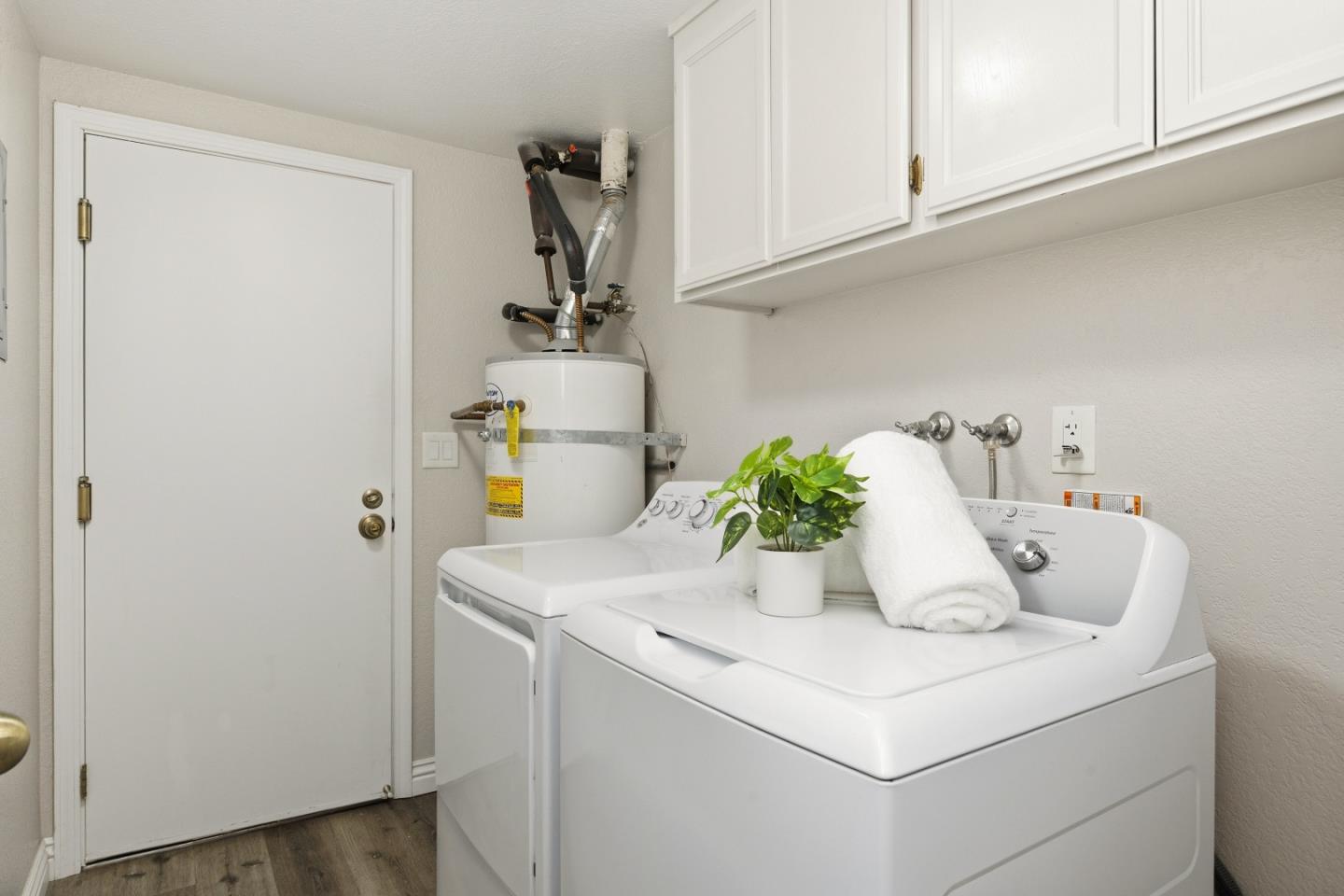 Detail Gallery Image 25 of 36 For 983 La Mesa Terrace #C,  Sunnyvale,  CA 94086 - 3 Beds | 2/1 Baths