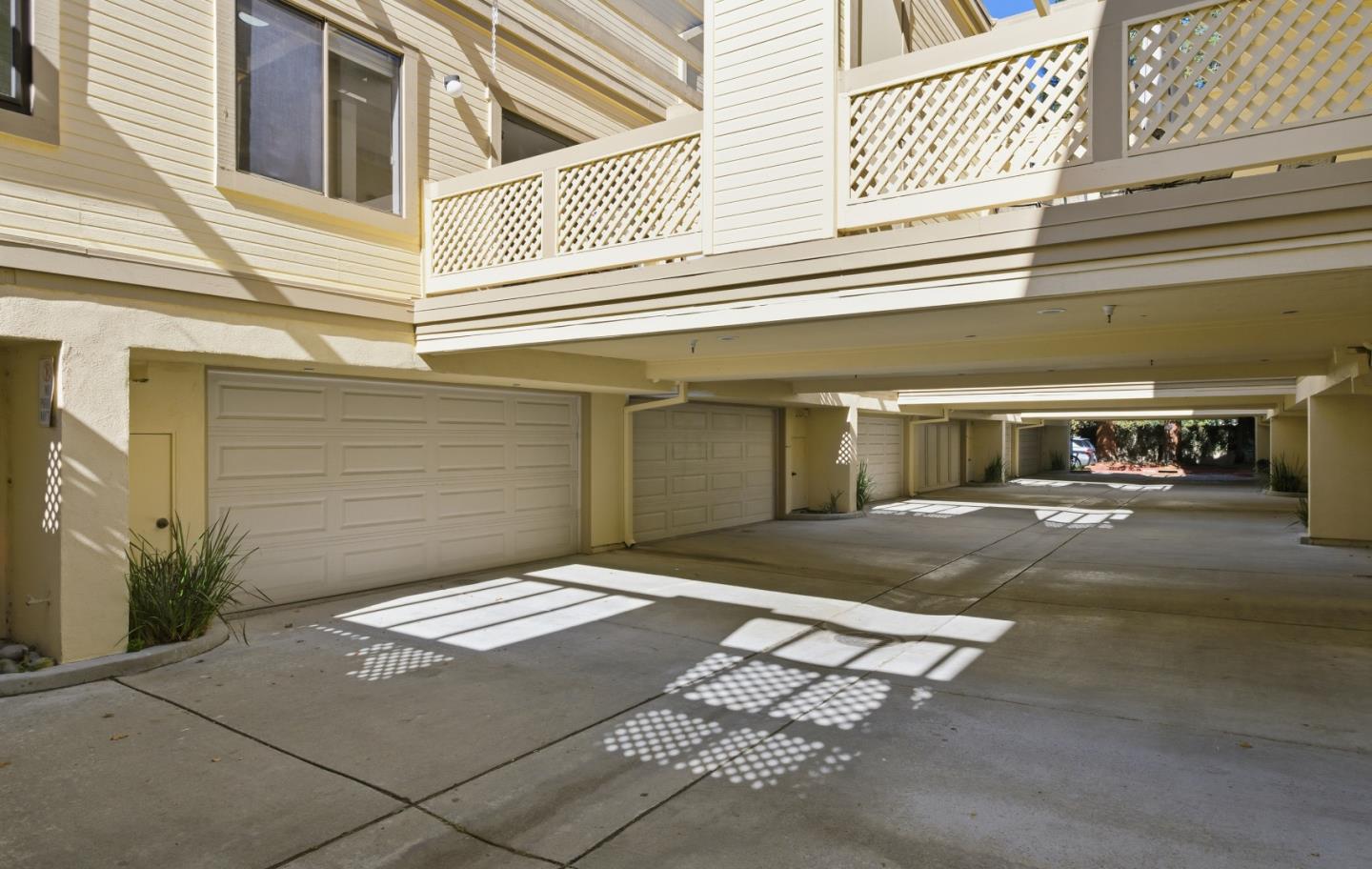 Detail Gallery Image 26 of 36 For 983 La Mesa Terrace #C,  Sunnyvale,  CA 94086 - 3 Beds | 2/1 Baths