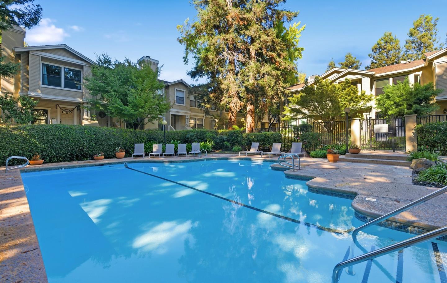 Detail Gallery Image 27 of 36 For 983 La Mesa Terrace #C,  Sunnyvale,  CA 94086 - 3 Beds | 2/1 Baths