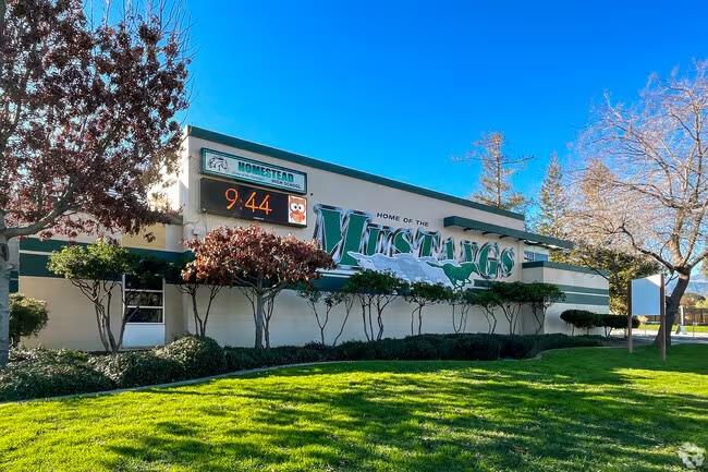 Detail Gallery Image 33 of 36 For 983 La Mesa Terrace #C,  Sunnyvale,  CA 94086 - 3 Beds | 2/1 Baths