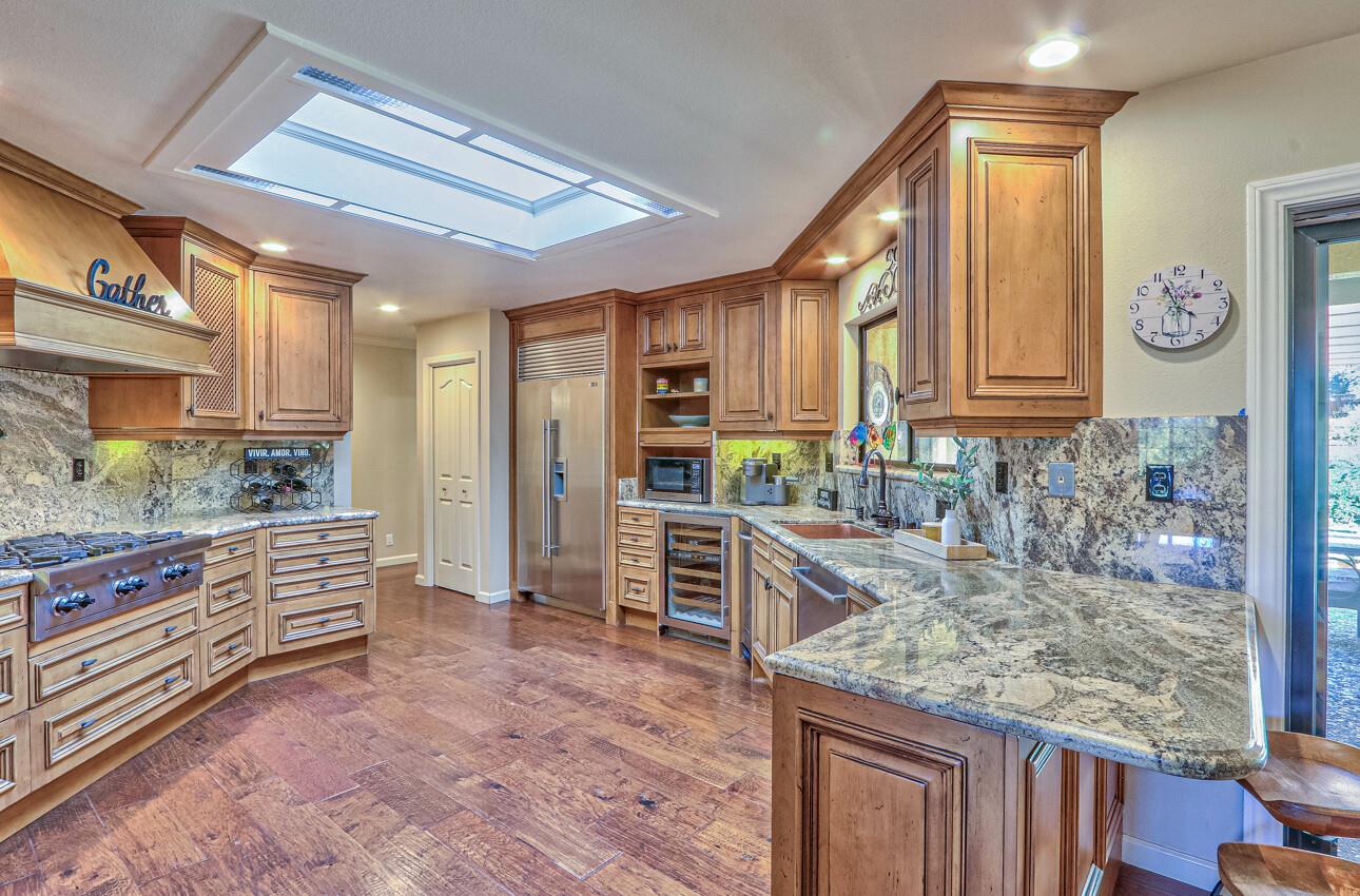 Detail Gallery Image 12 of 55 For 18422 Meadow Ridge Rd, Salinas,  CA 93907 - 4 Beds | 3 Baths