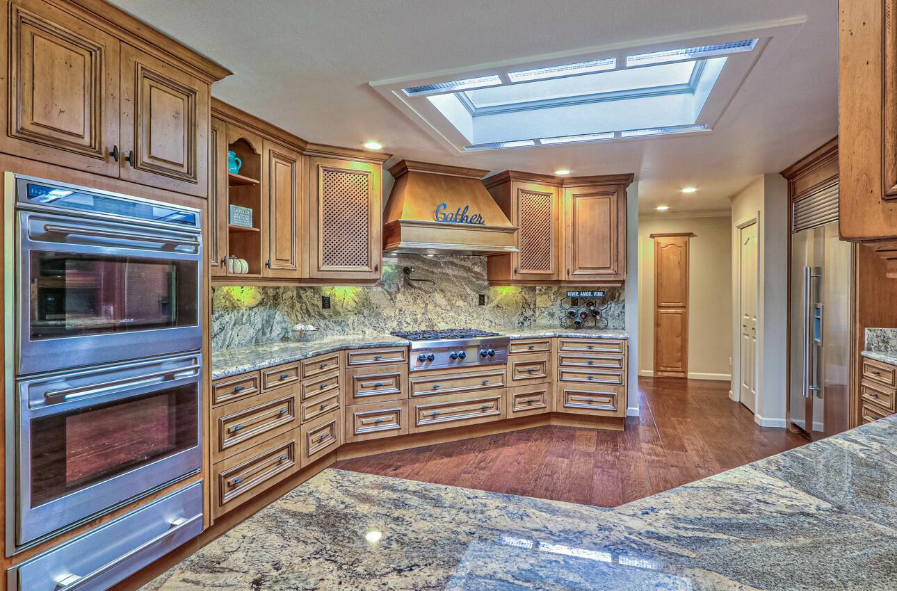 Detail Gallery Image 13 of 55 For 18422 Meadow Ridge Rd, Salinas,  CA 93907 - 4 Beds | 3 Baths