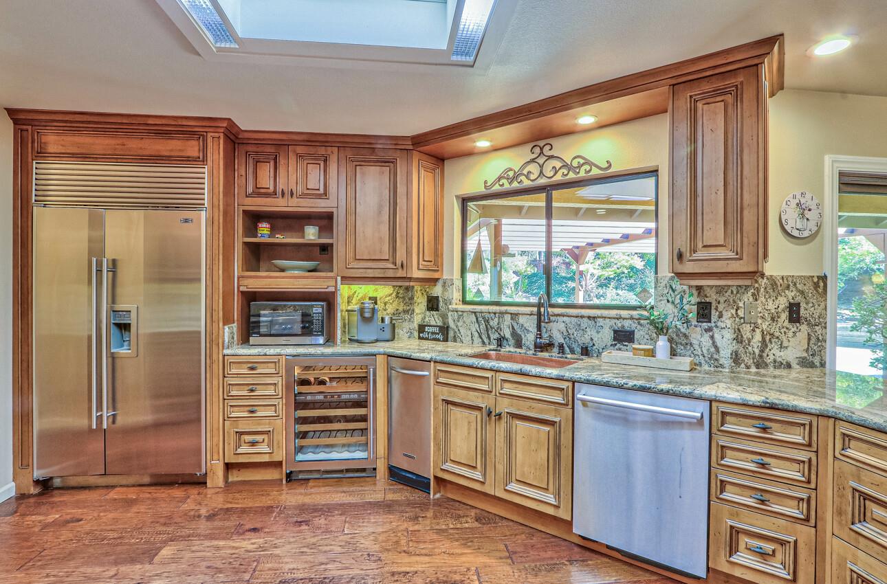 Detail Gallery Image 14 of 55 For 18422 Meadow Ridge Rd, Salinas,  CA 93907 - 4 Beds | 3 Baths