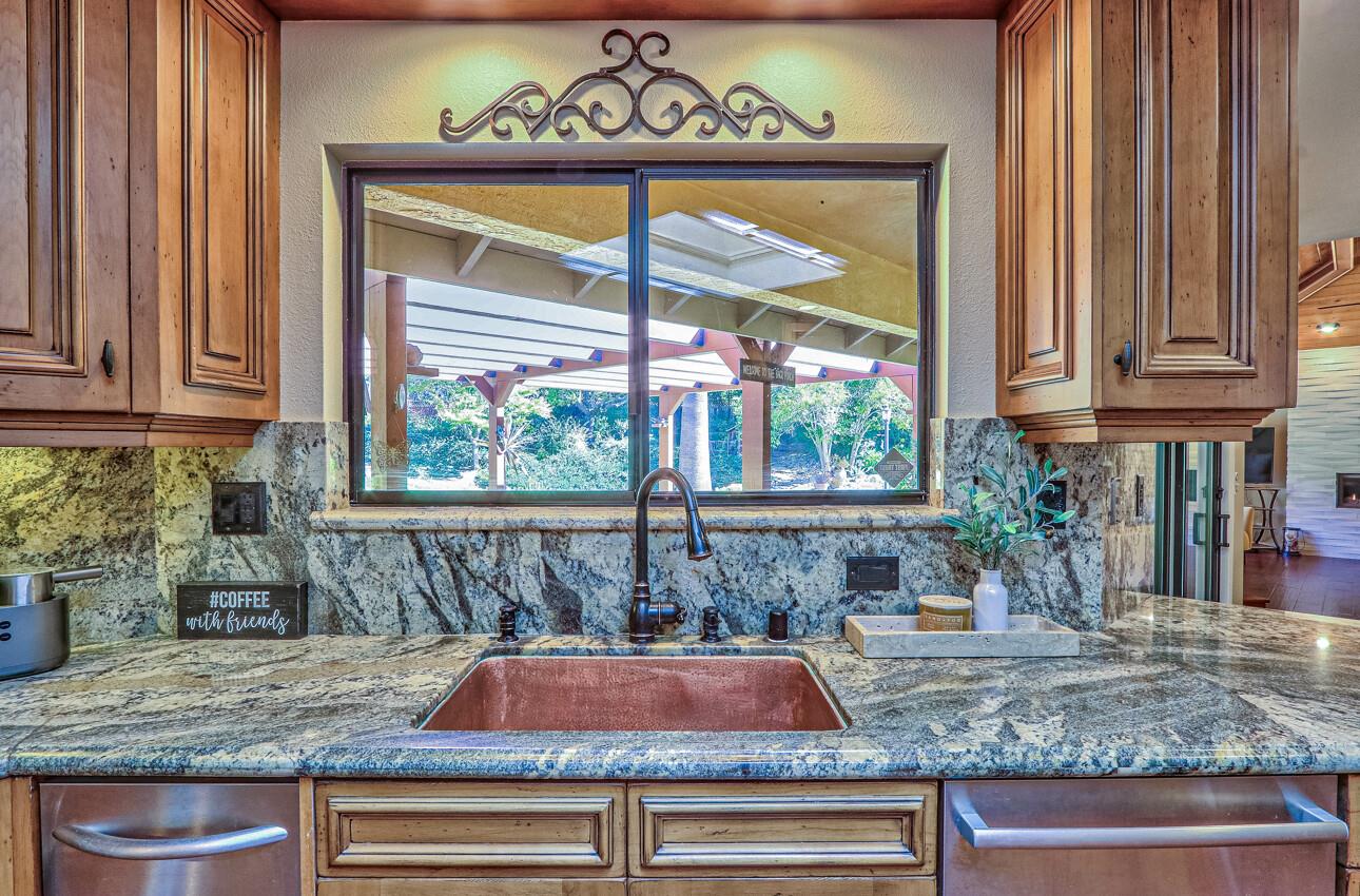 Detail Gallery Image 16 of 55 For 18422 Meadow Ridge Rd, Salinas,  CA 93907 - 4 Beds | 3 Baths