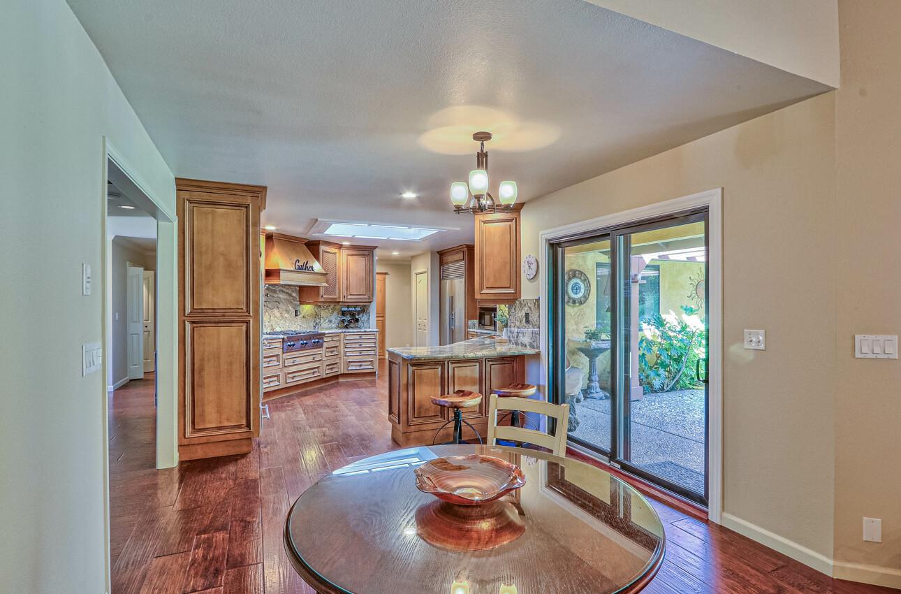 Detail Gallery Image 20 of 55 For 18422 Meadow Ridge Rd, Salinas,  CA 93907 - 4 Beds | 3 Baths