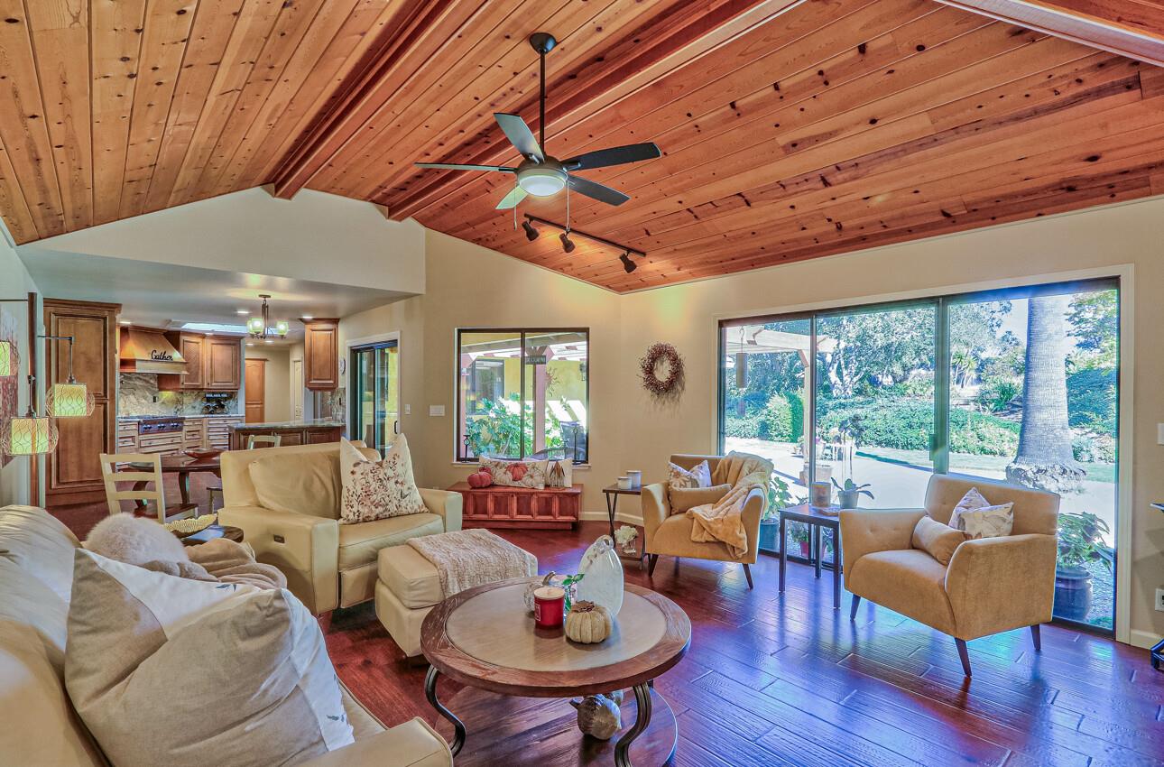 Detail Gallery Image 22 of 55 For 18422 Meadow Ridge Rd, Salinas,  CA 93907 - 4 Beds | 3 Baths