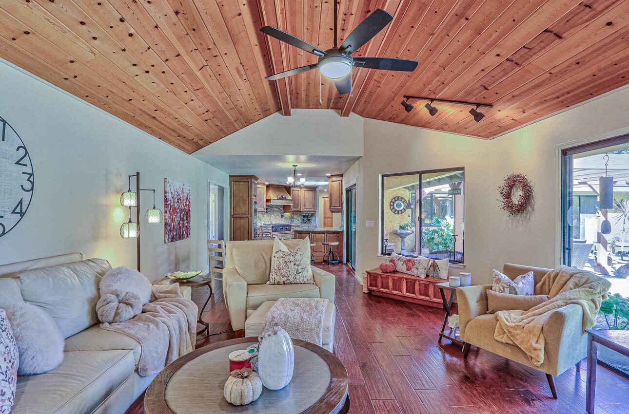 Detail Gallery Image 24 of 55 For 18422 Meadow Ridge Rd, Salinas,  CA 93907 - 4 Beds | 3 Baths