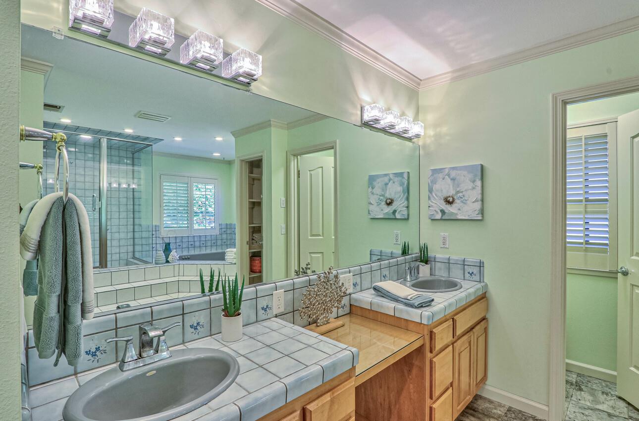 Detail Gallery Image 34 of 55 For 18422 Meadow Ridge Rd, Salinas,  CA 93907 - 4 Beds | 3 Baths