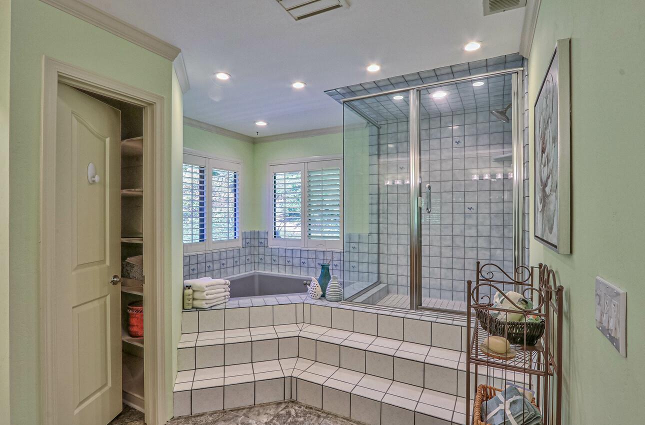 Detail Gallery Image 35 of 55 For 18422 Meadow Ridge Rd, Salinas,  CA 93907 - 4 Beds | 3 Baths