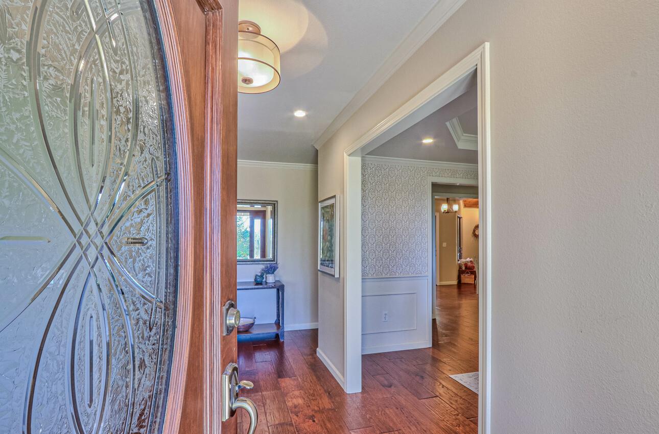 Detail Gallery Image 5 of 55 For 18422 Meadow Ridge Rd, Salinas,  CA 93907 - 4 Beds | 3 Baths
