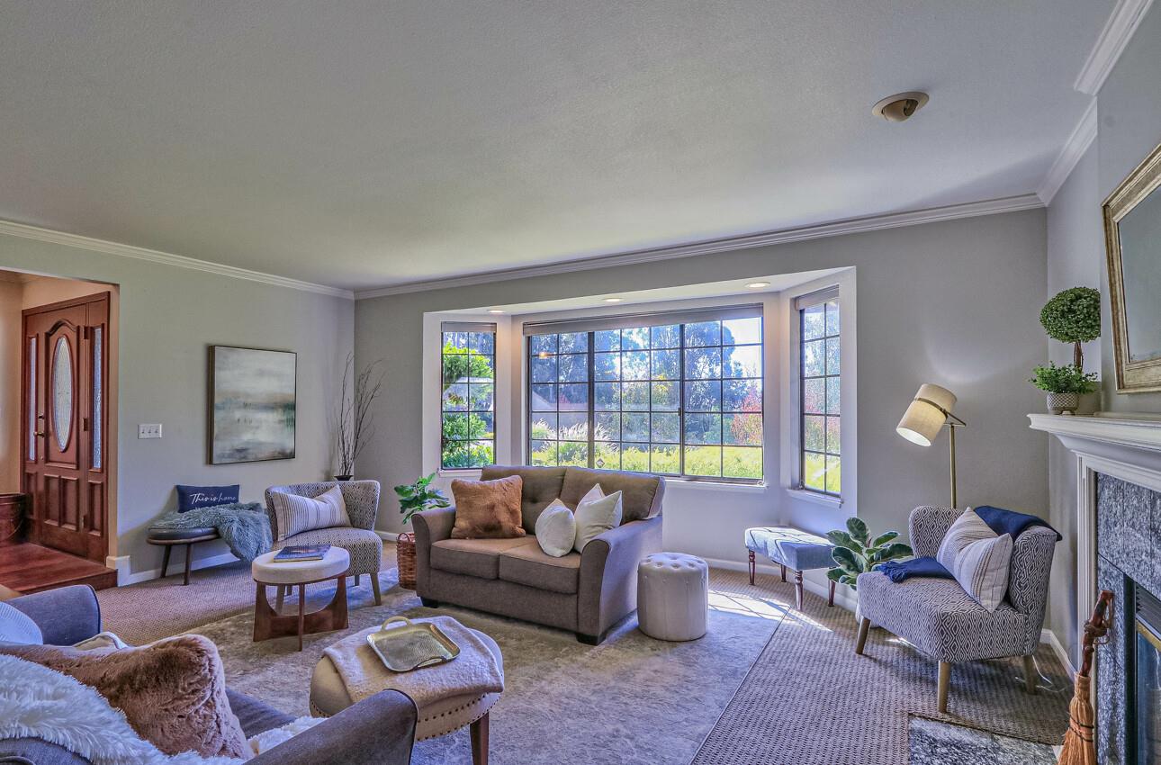 Detail Gallery Image 9 of 55 For 18422 Meadow Ridge Rd, Salinas,  CA 93907 - 4 Beds | 3 Baths