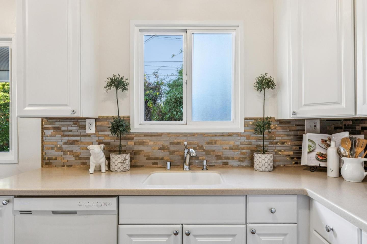 Detail Gallery Image 25 of 67 For 1708 Newbridge Ave, San Mateo,  CA 94401 - 2 Beds | 1 Baths