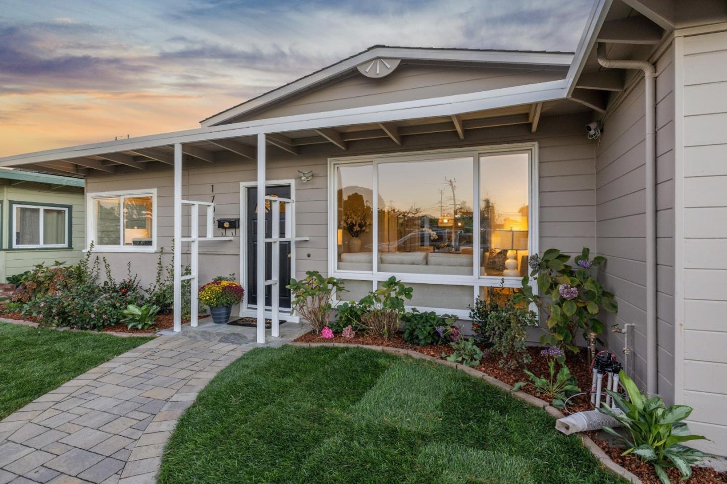 Detail Gallery Image 4 of 67 For 1708 Newbridge Ave, San Mateo,  CA 94401 - 2 Beds | 1 Baths