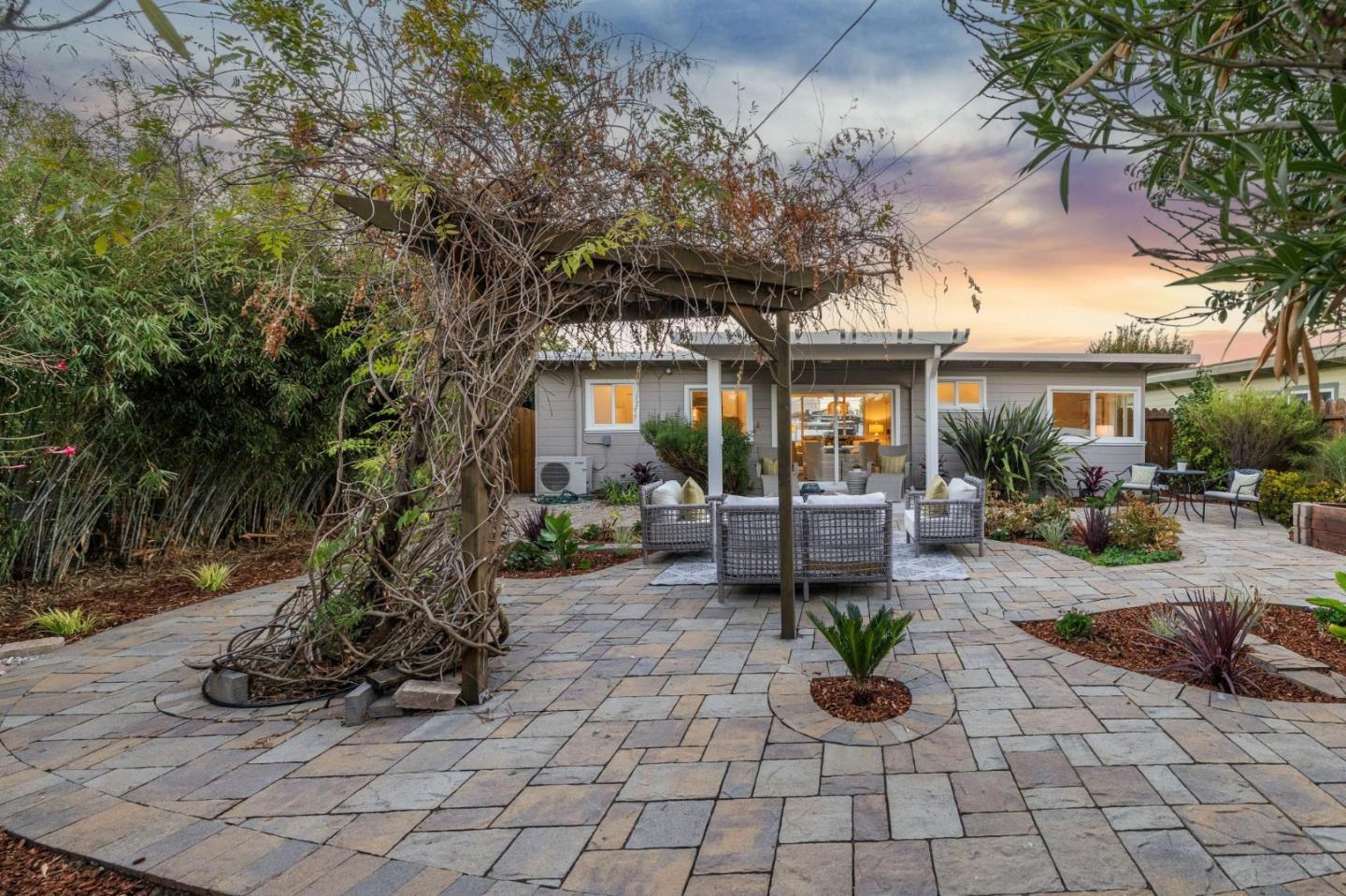 Detail Gallery Image 55 of 67 For 1708 Newbridge Ave, San Mateo,  CA 94401 - 2 Beds | 1 Baths