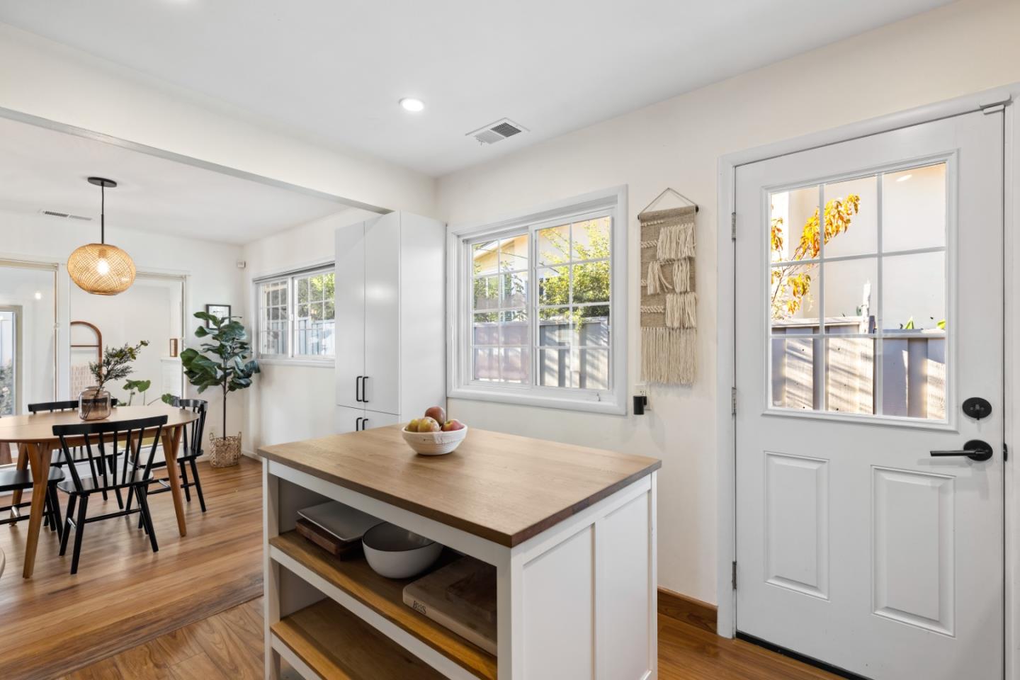 Detail Gallery Image 10 of 33 For 2504 Hastings Ave, Redwood City,  CA 94061 - 3 Beds | 1 Baths