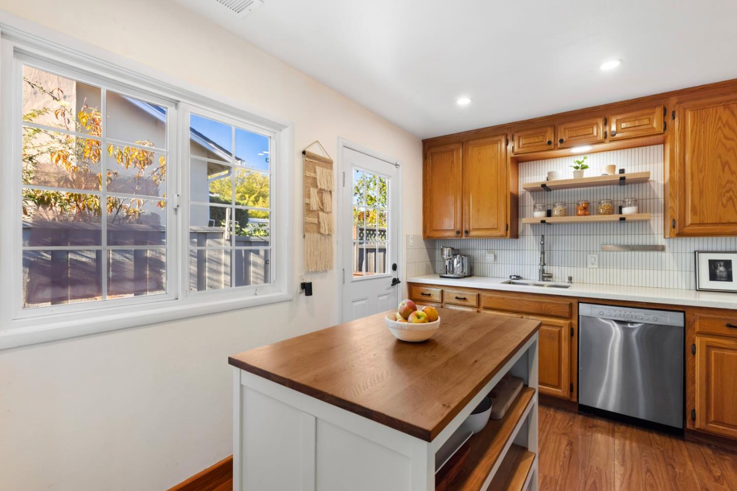 Detail Gallery Image 11 of 33 For 2504 Hastings Ave, Redwood City,  CA 94061 - 3 Beds | 1 Baths