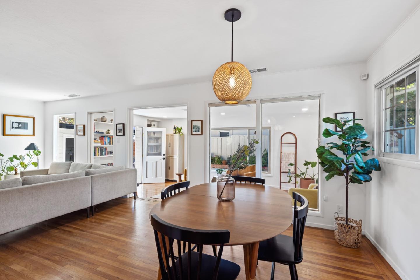 Detail Gallery Image 7 of 33 For 2504 Hastings Ave, Redwood City,  CA 94061 - 3 Beds | 1 Baths