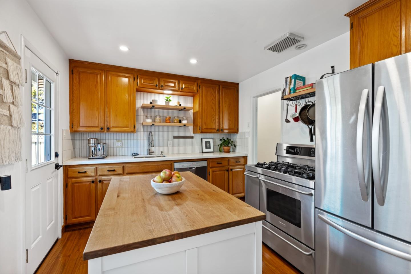 Detail Gallery Image 8 of 33 For 2504 Hastings Ave, Redwood City,  CA 94061 - 3 Beds | 1 Baths