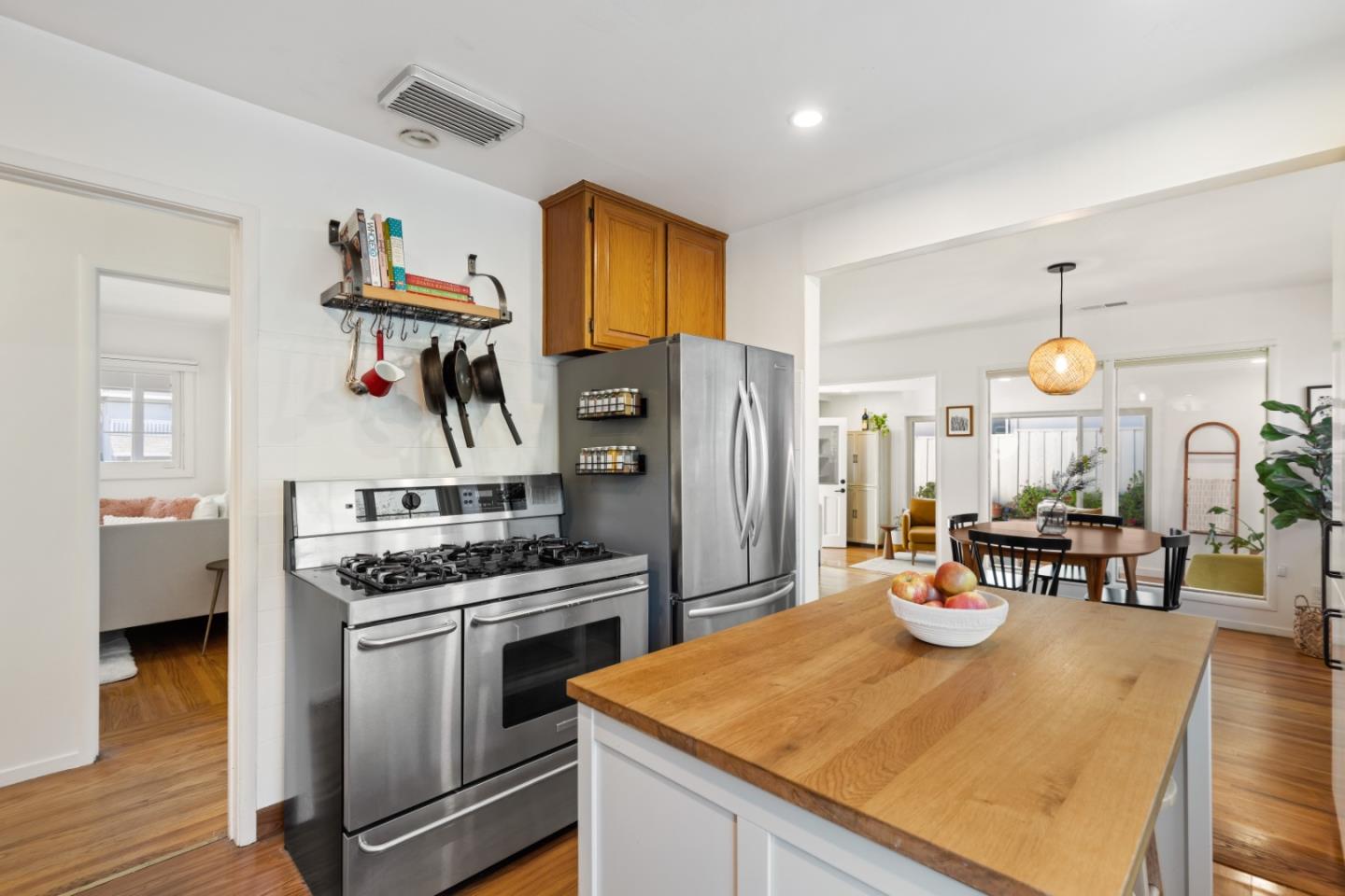 Detail Gallery Image 9 of 33 For 2504 Hastings Ave, Redwood City,  CA 94061 - 3 Beds | 1 Baths