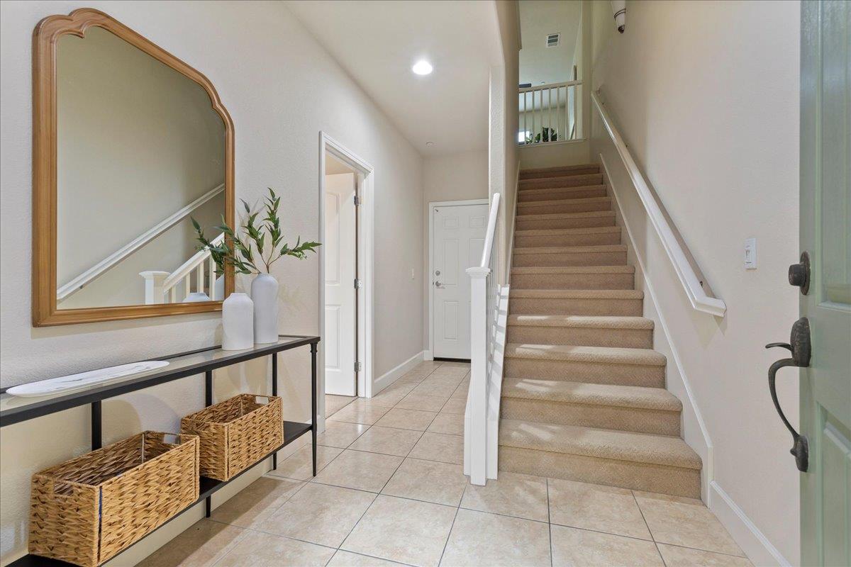 Detail Gallery Image 2 of 26 For 496 Kahlo St, Mountain View,  CA 94041 - 3 Beds | 3/1 Baths