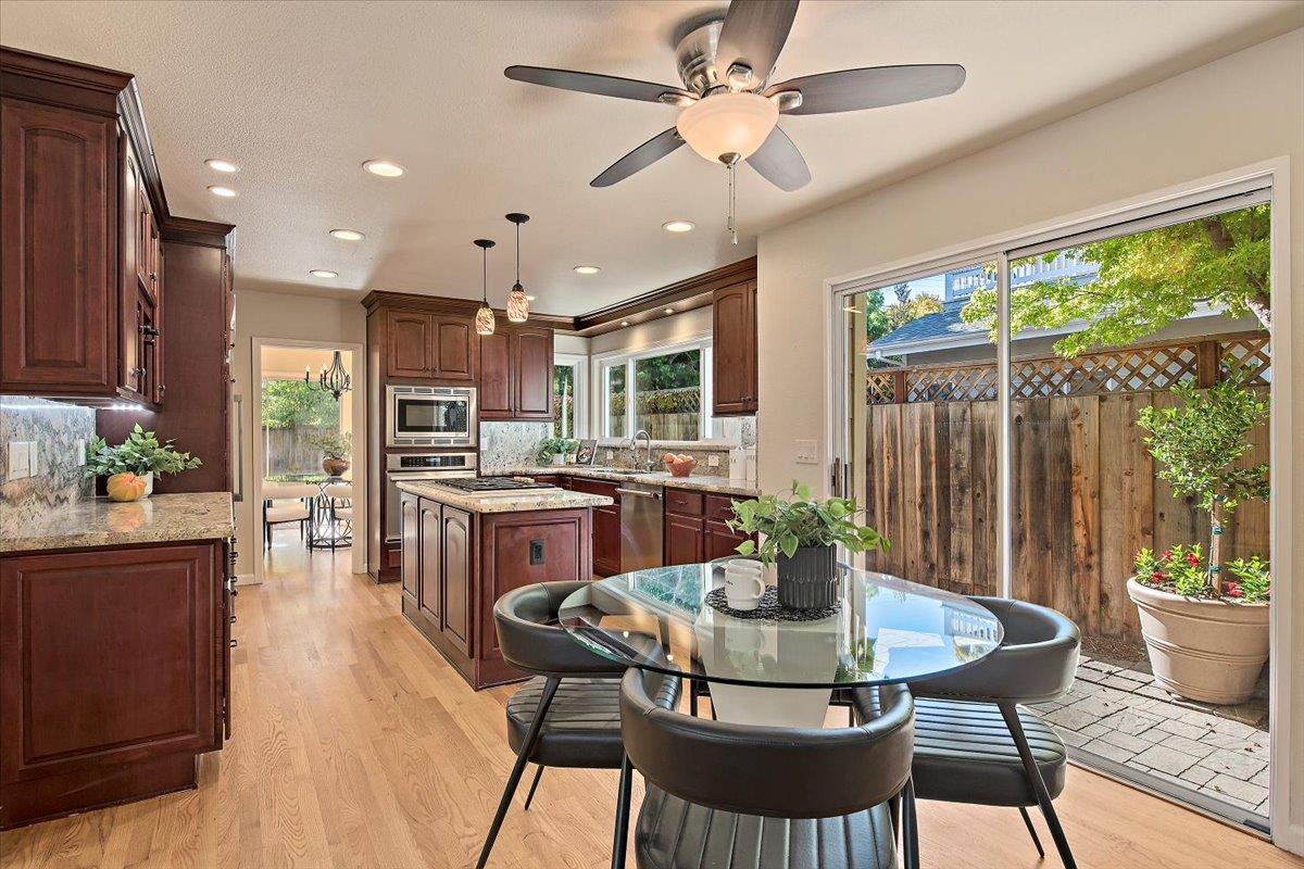 Detail Gallery Image 5 of 15 For 590 Ashton Ave, Palo Alto,  CA 94306 - 4 Beds | 2/1 Baths