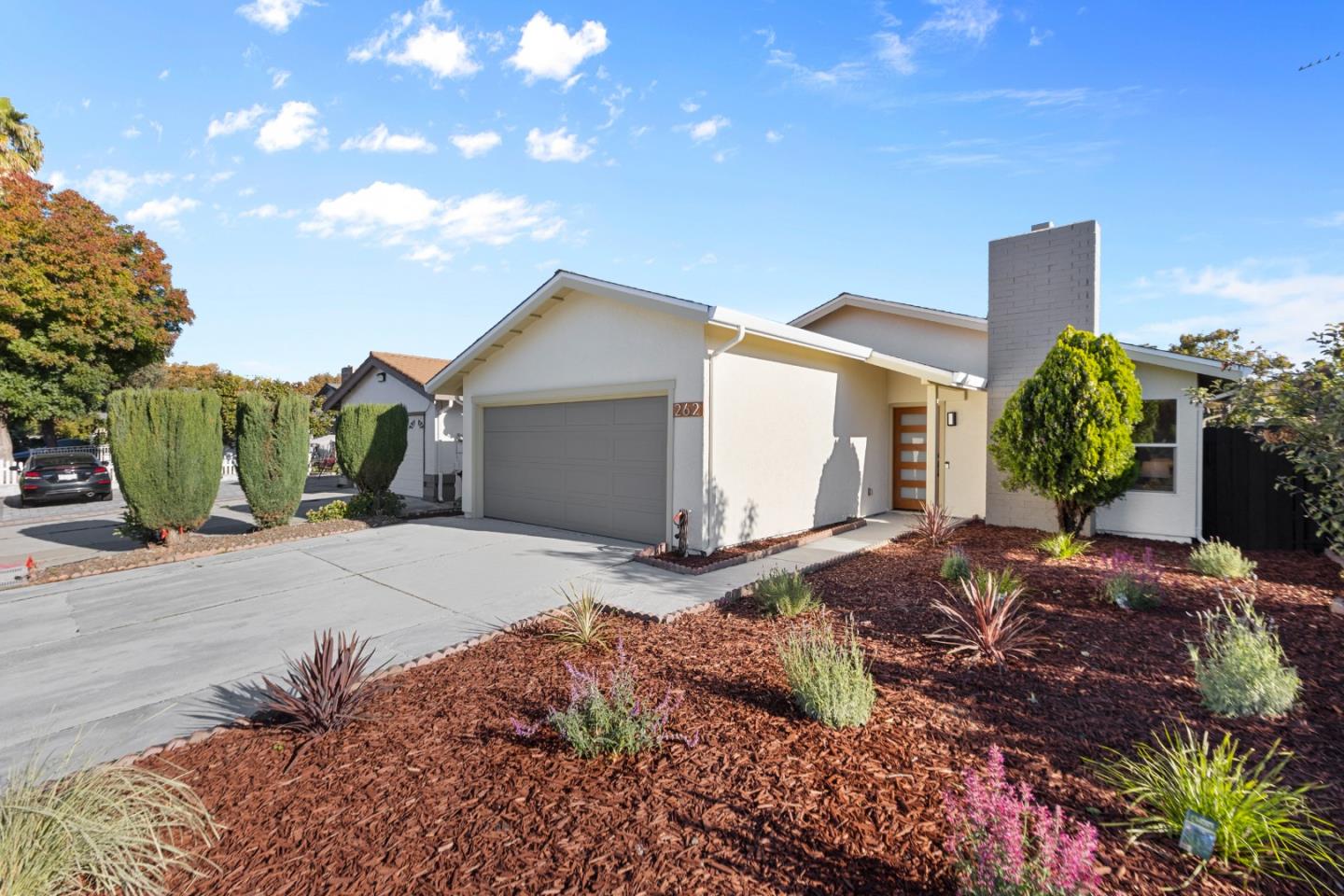 Detail Gallery Image 2 of 17 For 262 Checkers Dr, San Jose,  CA 95116 - 3 Beds | 2 Baths