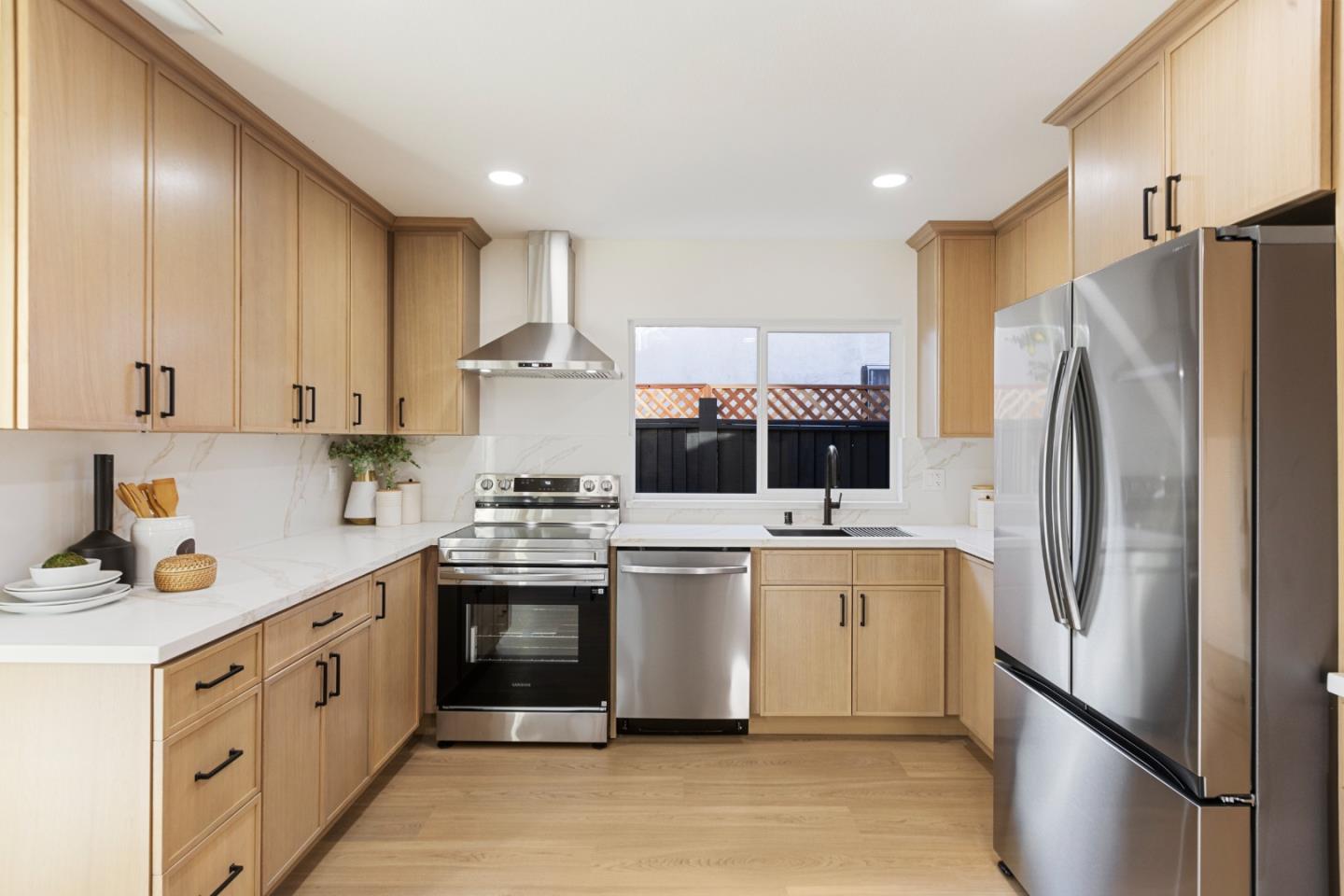 Detail Gallery Image 5 of 17 For 262 Checkers Dr, San Jose,  CA 95116 - 3 Beds | 2 Baths