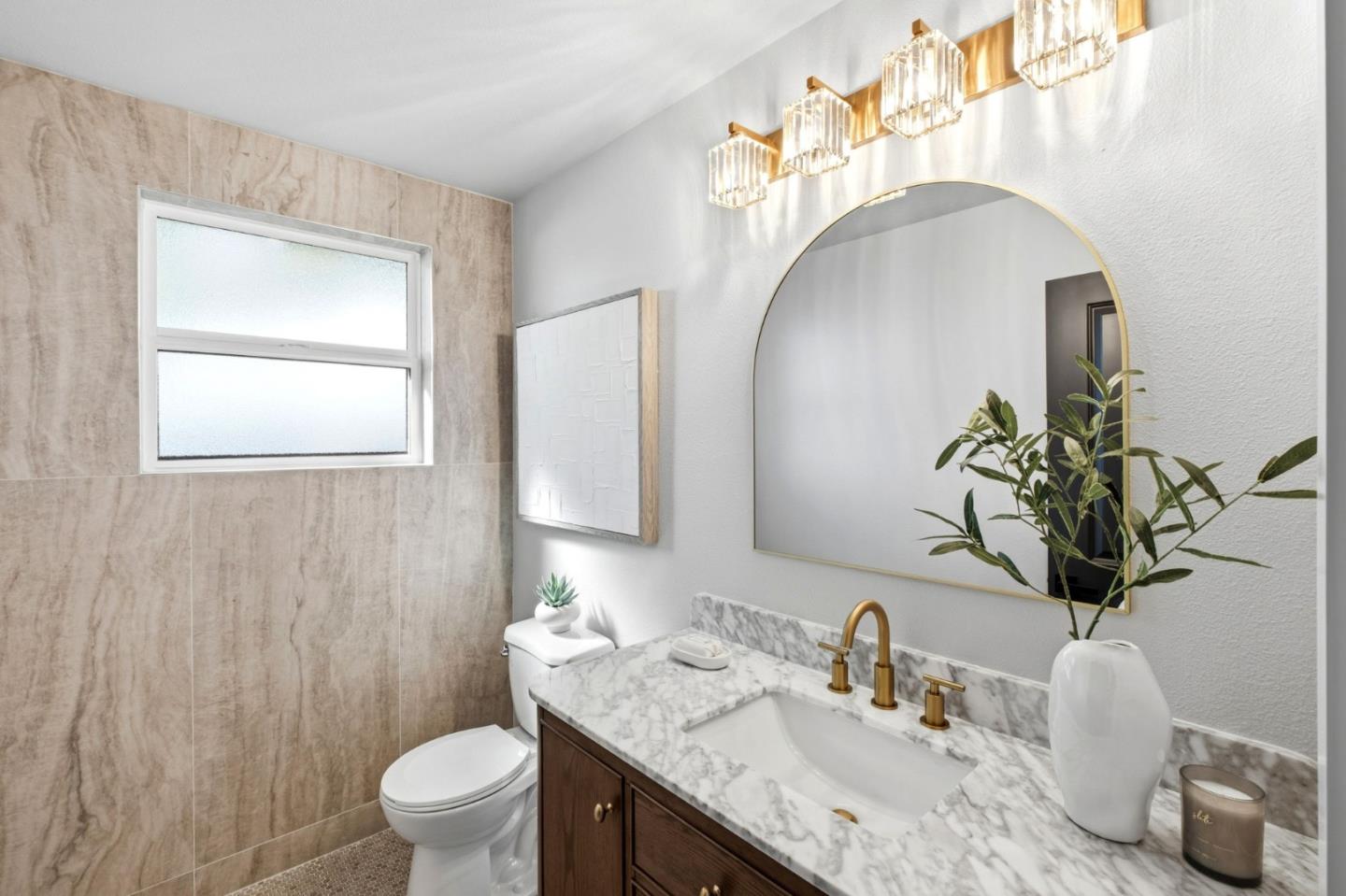 Detail Gallery Image 11 of 27 For 2474 Washington Ave, Redwood City,  CA 94061 - 4 Beds | 3/1 Baths