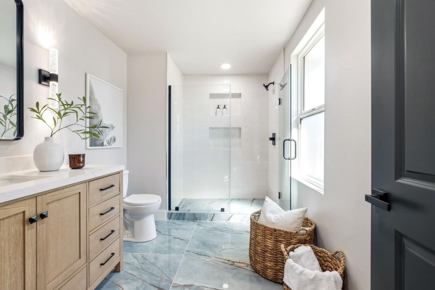 Detail Gallery Image 21 of 27 For 2474 Washington Ave, Redwood City,  CA 94061 - 4 Beds | 3/1 Baths