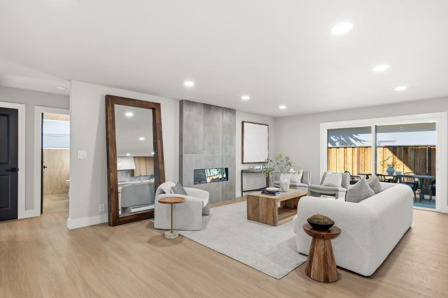 Detail Gallery Image 4 of 27 For 2474 Washington Ave, Redwood City,  CA 94061 - 4 Beds | 3/1 Baths