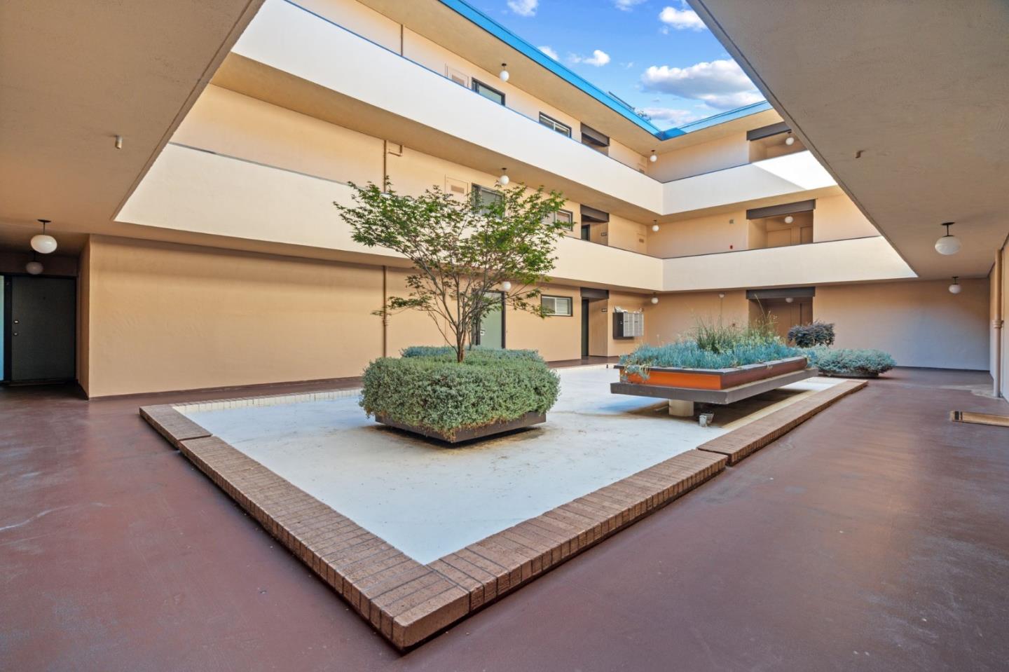 Detail Gallery Image 26 of 42 For 455 Grant Ave #8,  Palo Alto,  CA 94306 - 3 Beds | 2 Baths