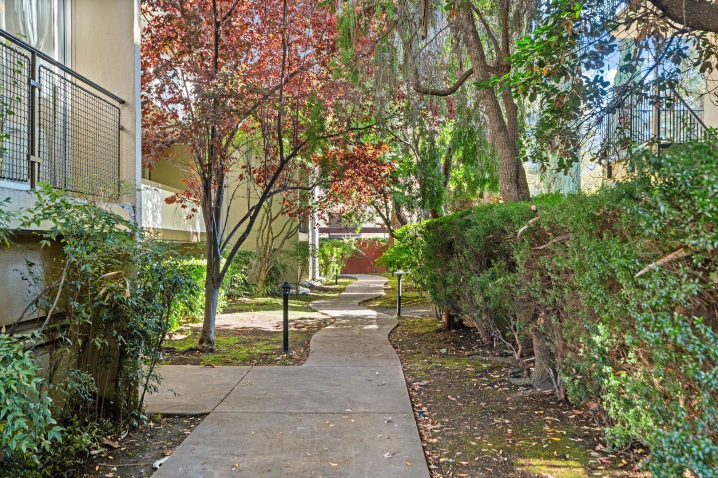 Detail Gallery Image 29 of 42 For 455 Grant Ave #8,  Palo Alto,  CA 94306 - 3 Beds | 2 Baths
