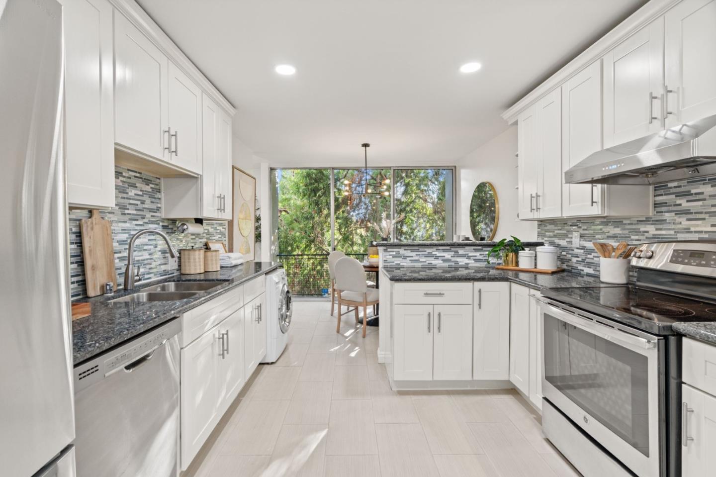 Detail Gallery Image 6 of 42 For 455 Grant Ave #8,  Palo Alto,  CA 94306 - 3 Beds | 2 Baths