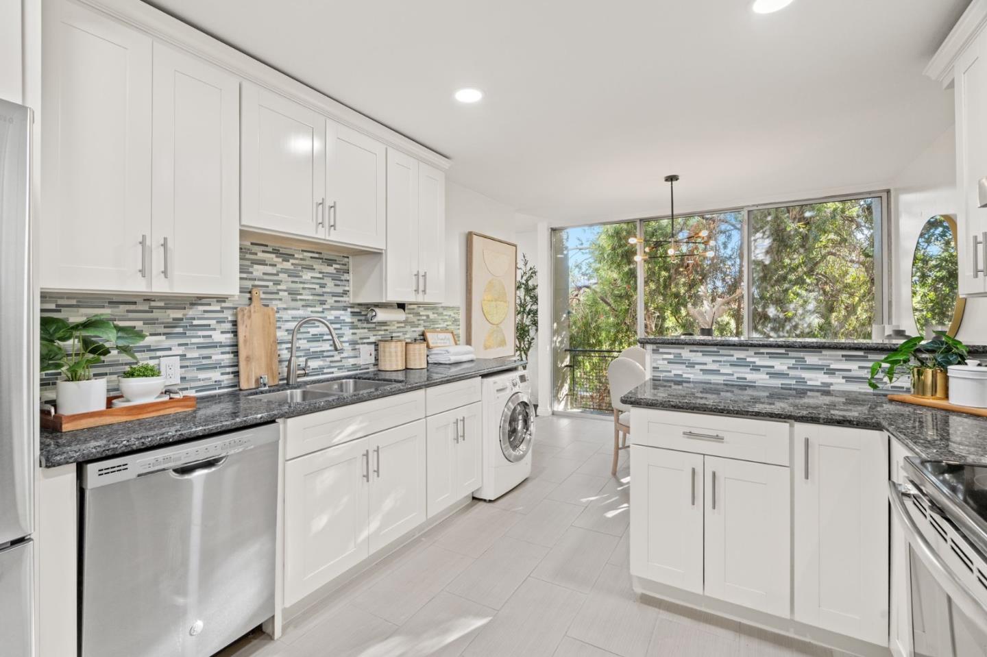 Detail Gallery Image 7 of 42 For 455 Grant Ave #8,  Palo Alto,  CA 94306 - 3 Beds | 2 Baths