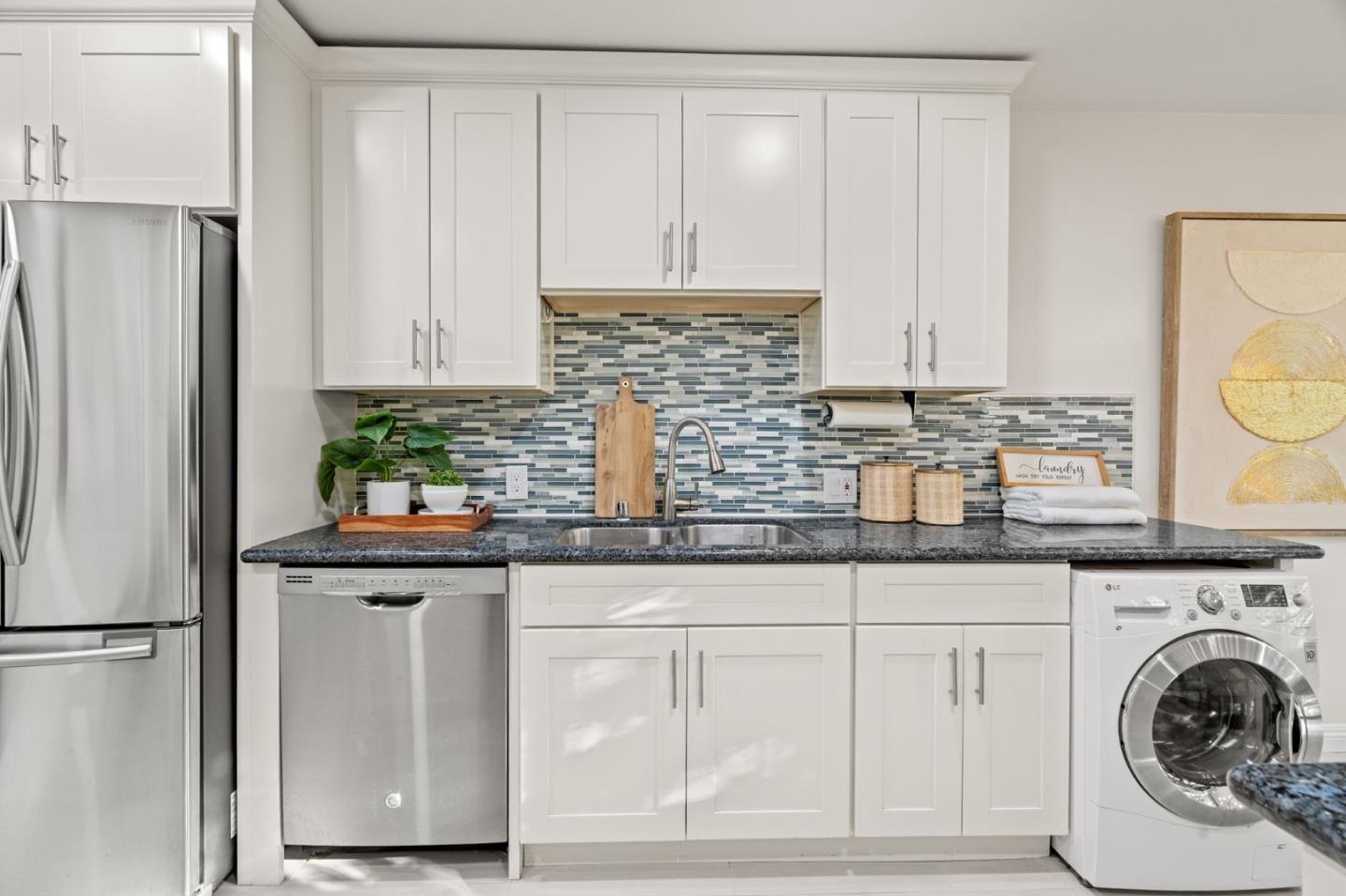 Detail Gallery Image 8 of 42 For 455 Grant Ave #8,  Palo Alto,  CA 94306 - 3 Beds | 2 Baths