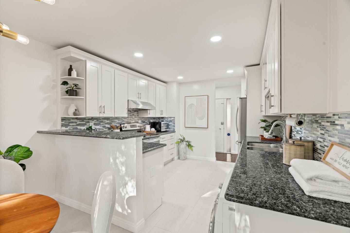 Detail Gallery Image 9 of 42 For 455 Grant Ave #8,  Palo Alto,  CA 94306 - 3 Beds | 2 Baths