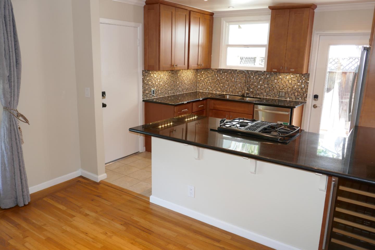 Detail Gallery Image 7 of 18 For 1252 Santa Paula Ave, San Jose,  CA 95110 - 2 Beds | 1 Baths